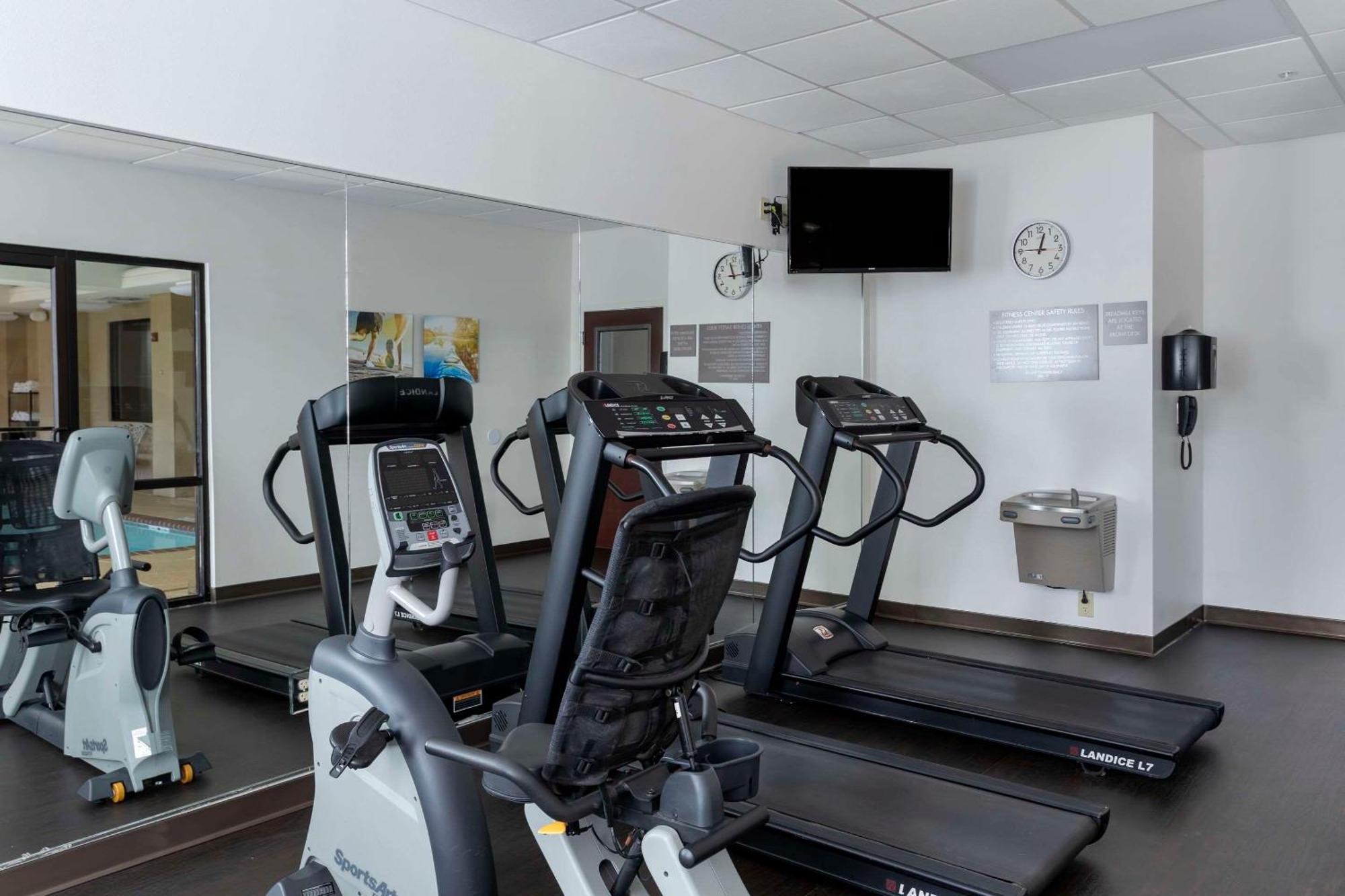 Comfort Inn & Suites North Little Rock Mccain Mall Экстерьер фото