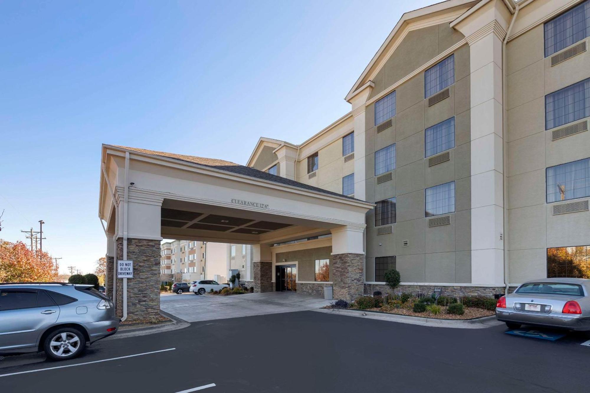 Comfort Inn & Suites North Little Rock Mccain Mall Экстерьер фото